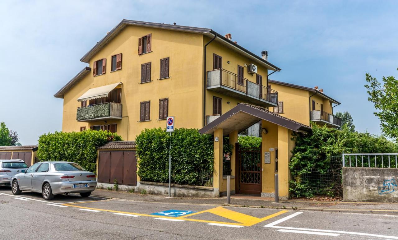 Casatella - Monolocale Con Balcone Vidigulfo Eksteriør bilde